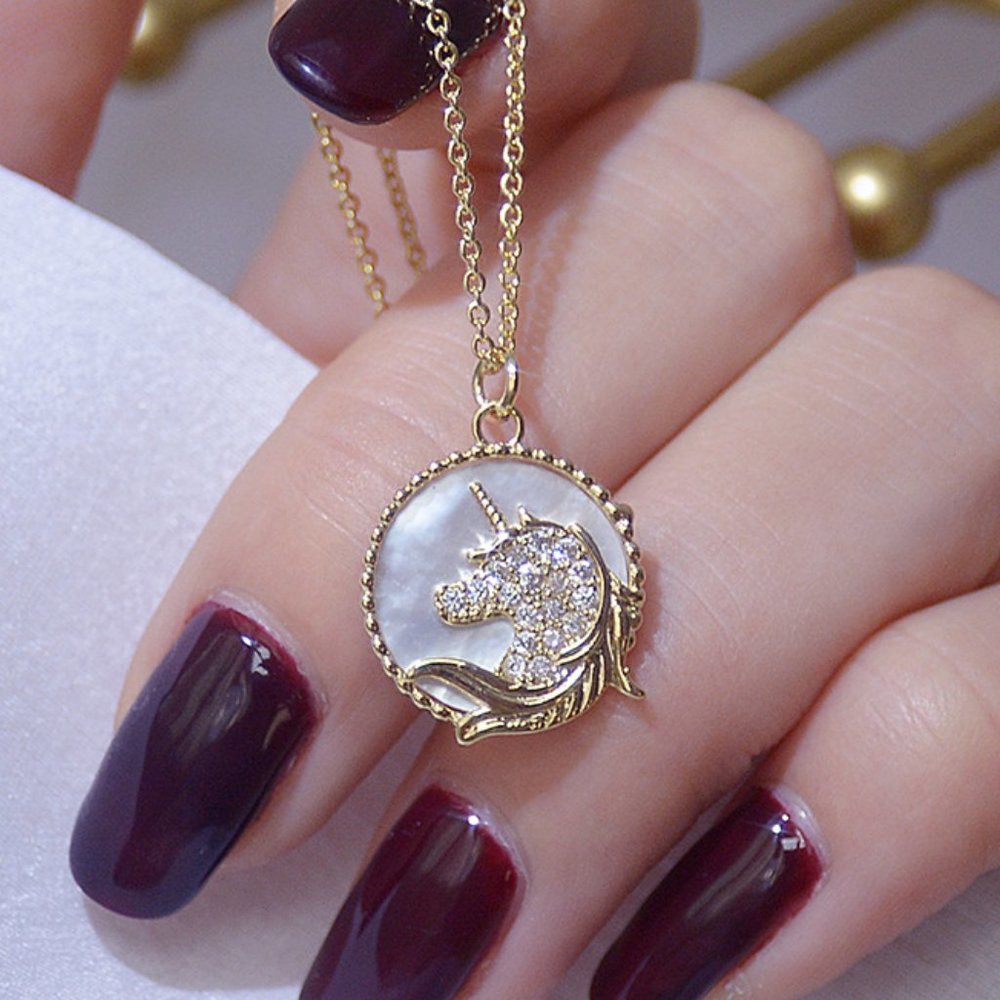 NEW 14K Gold Plated Shell Diamond Unicorn Horse Round Pendant Necklace